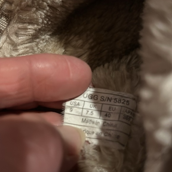 UGG Suede Short Classic Boots - Picture 9 of 11